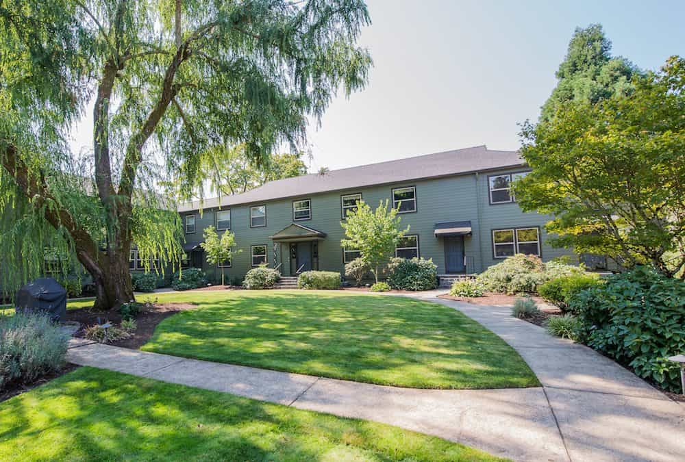 Sweet Condo in Creston-Kenilworth
